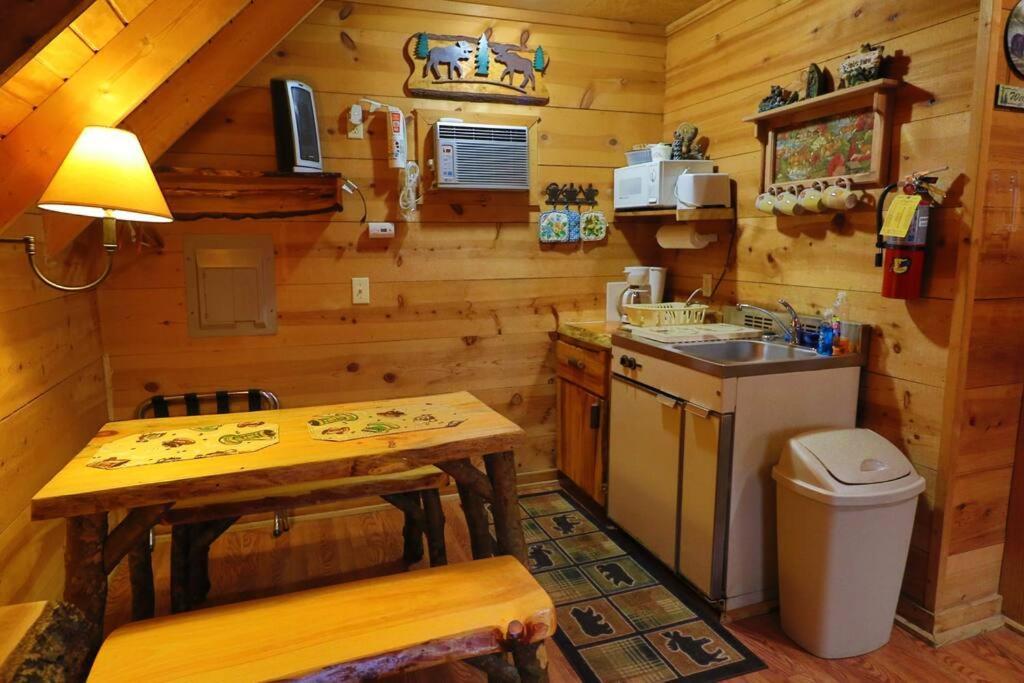 Cute Updated Mountain Cabin Fireplace #3 Helen Εξωτερικό φωτογραφία